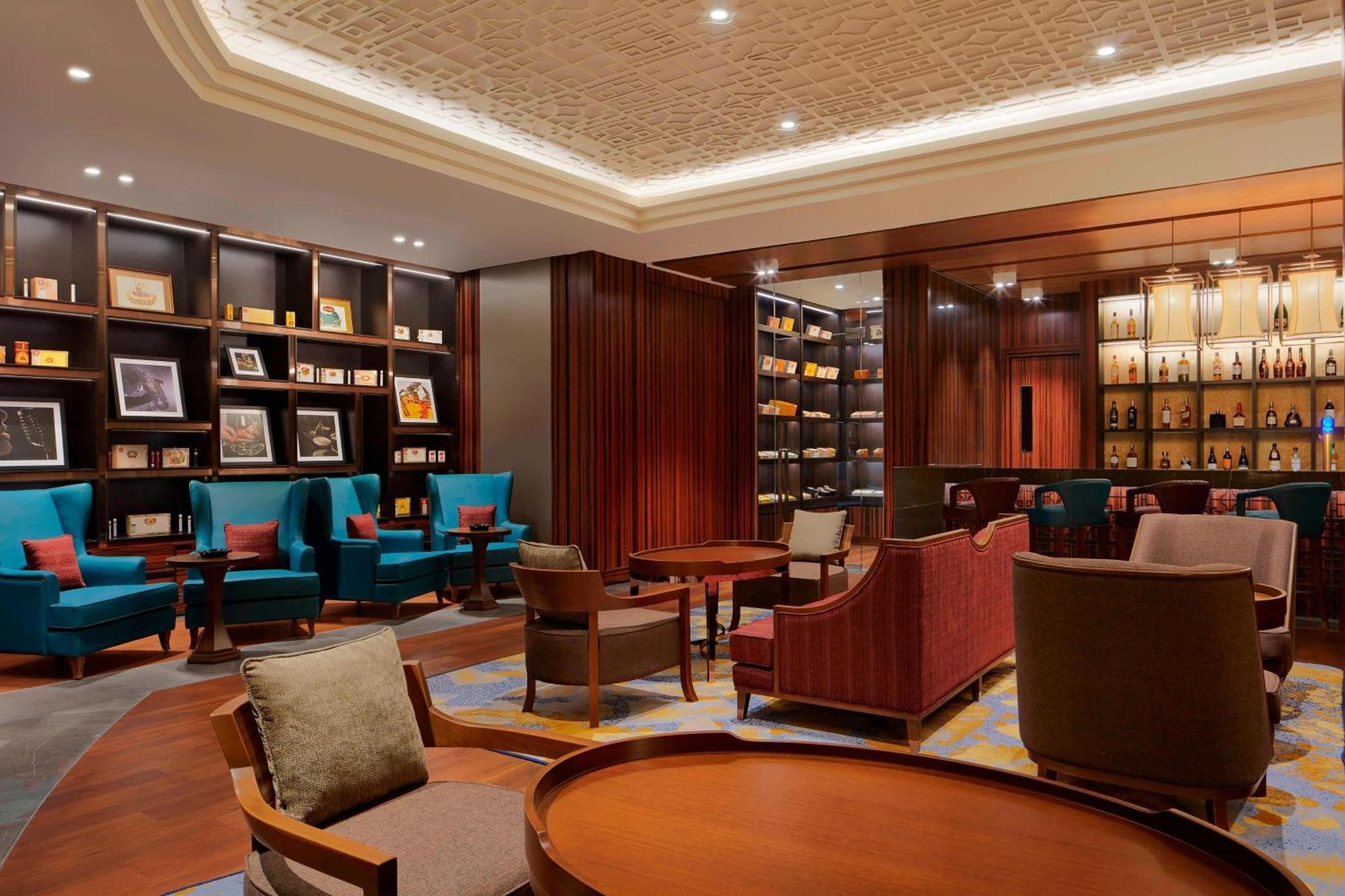 Sheraton Petaling Jaya Hotel Extérieur photo Library at The Oberoi, Mumbai