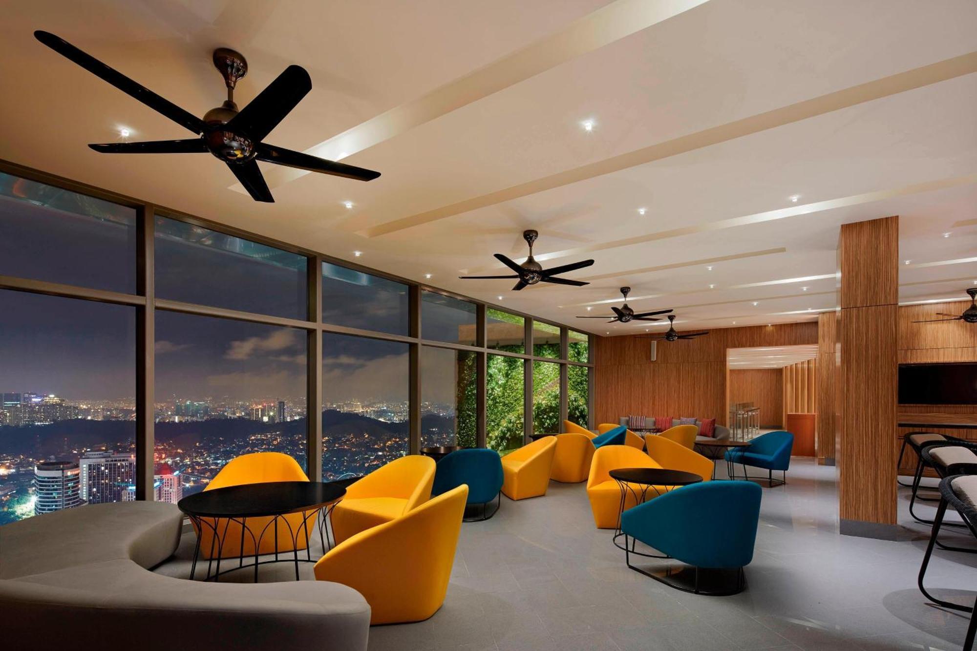 Sheraton Petaling Jaya Hotel Extérieur photo The lounge at the airport
