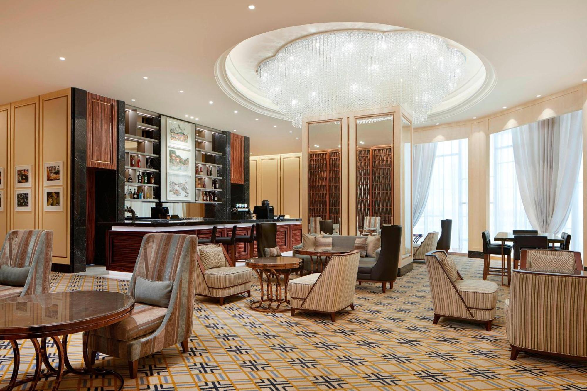 Sheraton Petaling Jaya Hotel Extérieur photo The Club Lounge at the hotel