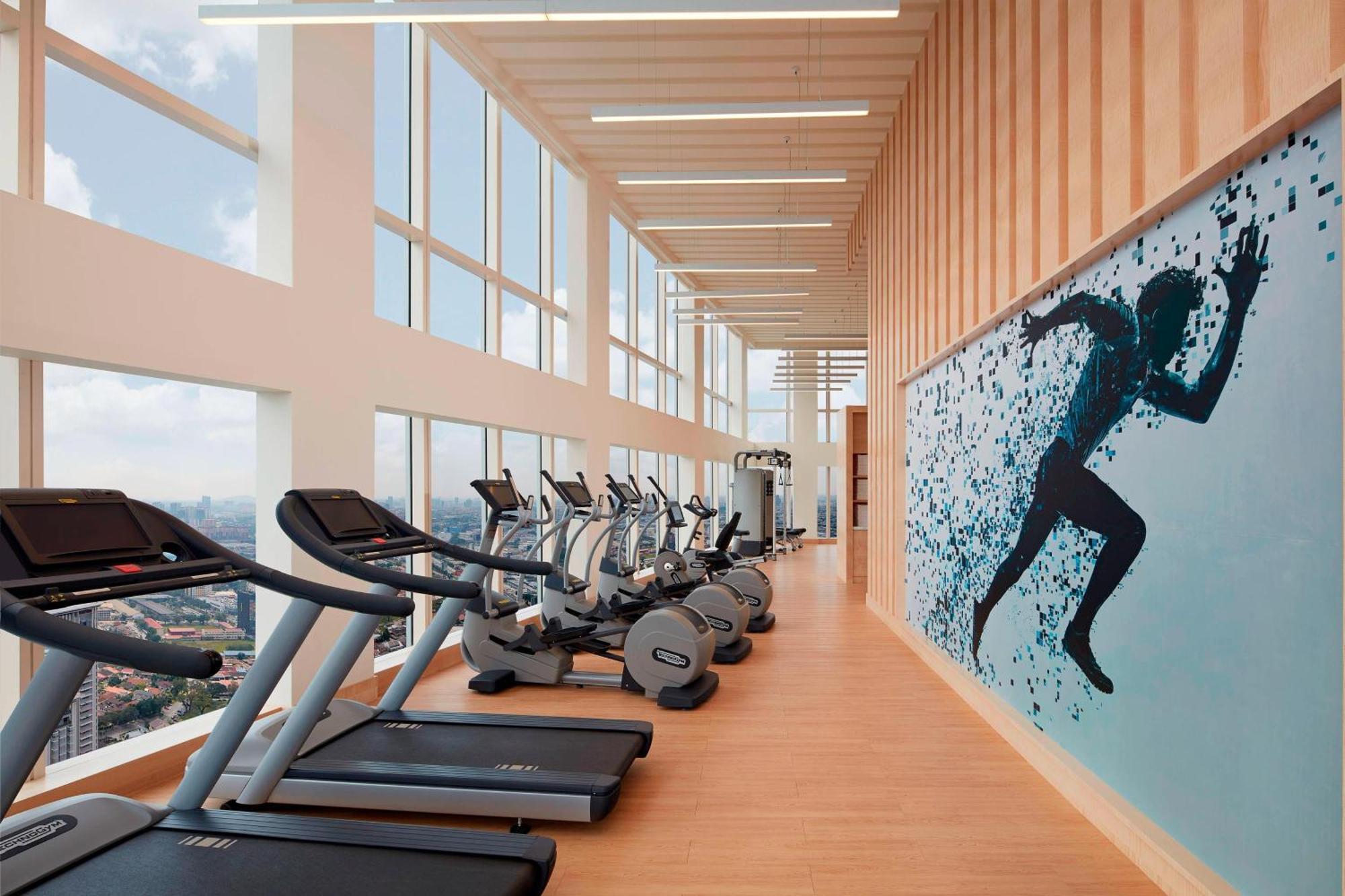 Sheraton Petaling Jaya Hotel Extérieur photo The gym at the 101 Tower