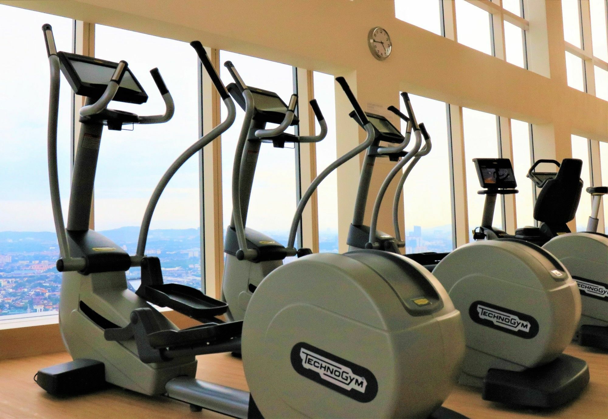Sheraton Petaling Jaya Hotel Extérieur photo Elliptical cross trainer