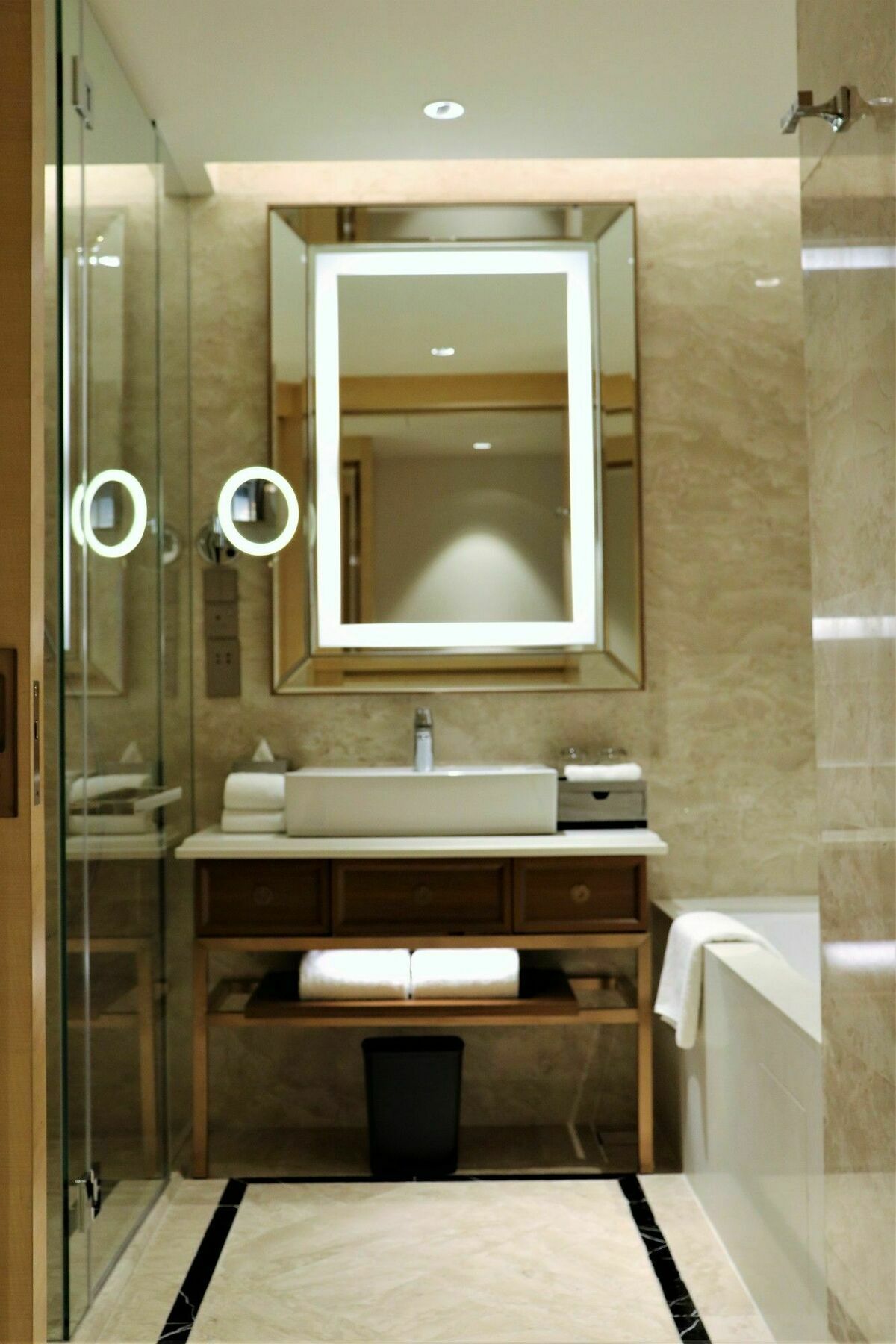 Sheraton Petaling Jaya Hotel Extérieur photo Bathroom vanity