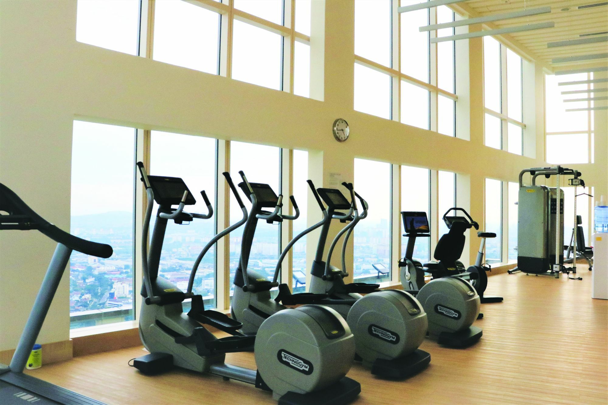 Sheraton Petaling Jaya Hotel Extérieur photo The gym at the 36th floor
